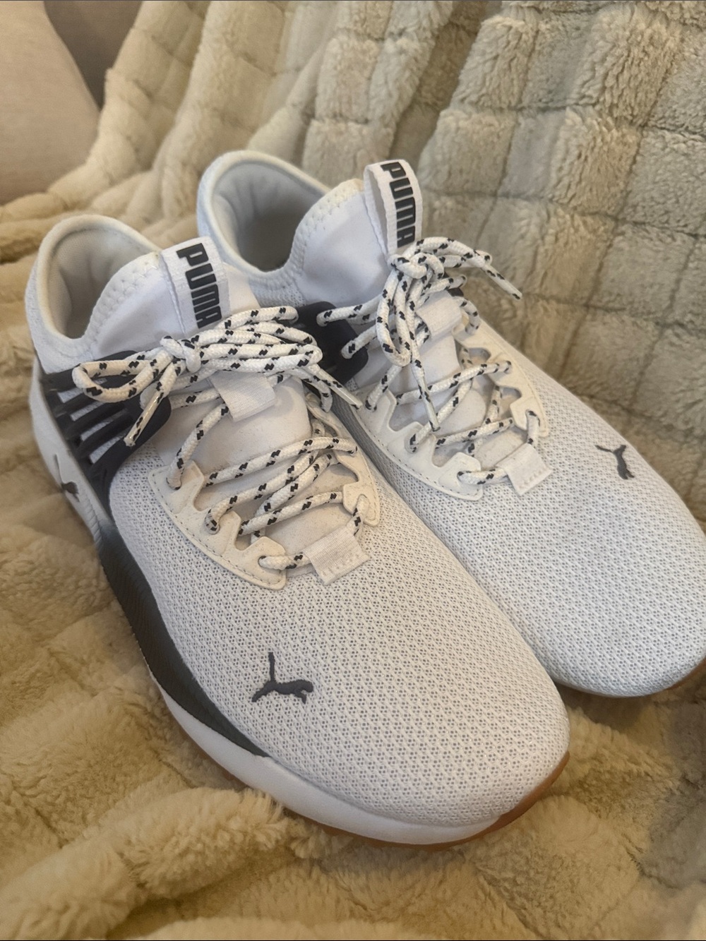 Puma Men's White and Black Mesh Sneaker